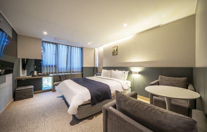 R&B Business Hotel