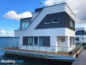 Schwimmendes Haus Robby II