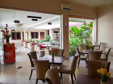 The Margangsa Hotel Отели рядом со станцией Purwosari