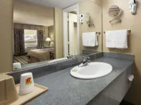 Super 8 by Wyndham Meridian