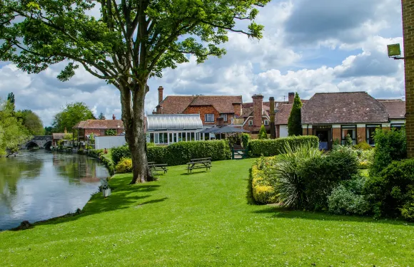 傳統玫瑰王冠酒店