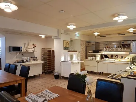 Halmstad Hotell & Vandrarhem Kaptenshamn Отели рядом с Аэропорт Хальмстад