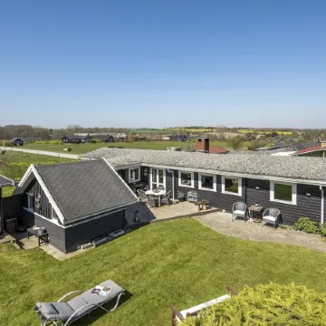 "Ylvie" - 150m from the Sea