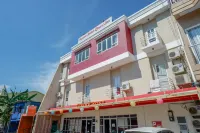 RedDoorz @ Losari Area 2 Hoteles en Mariso