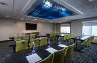 Holiday Inn Express NEWPORT NORTH - MIDDLETOWN by IHG - parking