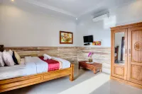 Manta Cottage Seaview Plus Hotel dekat Pura Goa Giri Putri