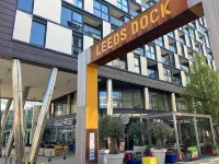 Deluxe City Apt, River Canal View& Free Parking! Hotellit kohteessa 