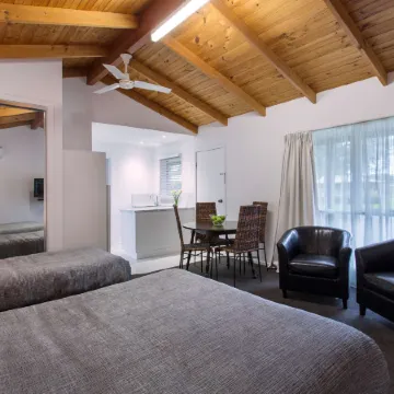 Best Western Colonial Village Motel