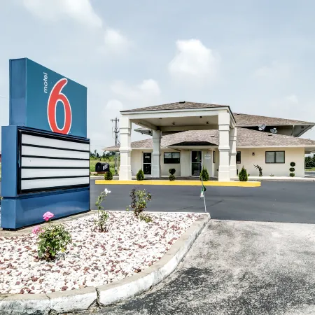 Motel 6 Berea, KY