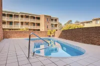Adina Serviced Apartments Canberra Kingston - Rooftop Pools