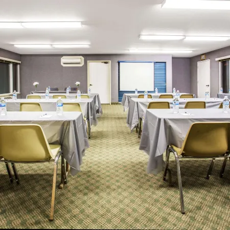 Travelodge by Wyndham Turlock Hotels in Stanislaus County