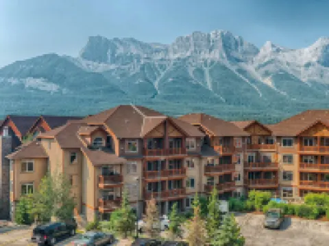 ファルコン クレスト ロッジ バイ クリーク キャンモアのホテル