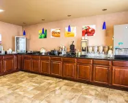 Quality Inn & Suites - Greensboro-High Point - breakfast