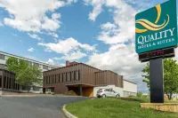 Quality Hotel & Suites Hotels in Гандер