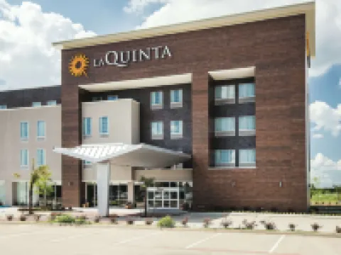 La Quinta Inn & Suites by Wyndham Dallas Plano - the Colony Hotels in The Colony