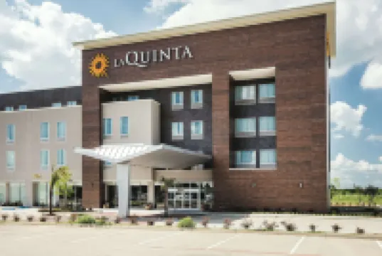 La Quinta Inn & Suites by Wyndham Dallas Plano - the Colony Hotel di County Denton