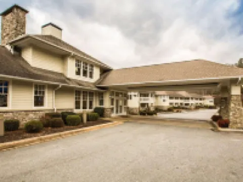 Rodeway Inn and Suites on the River Hotels near Food Lion