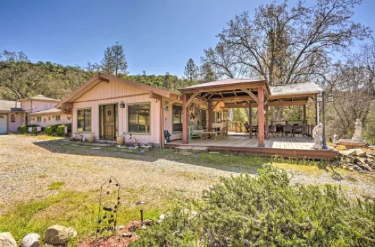 Gorgeous Oakhurst Retreat w/ Swimming Hole!