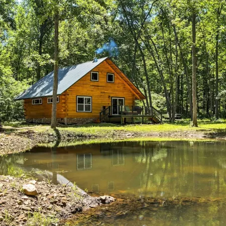 Lyndhurst Cabin on Farm w/ Pond & Stocked Stream!