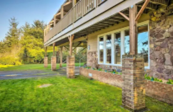 Fishermen's Paradise in Coos Bay: Walk to Beach!