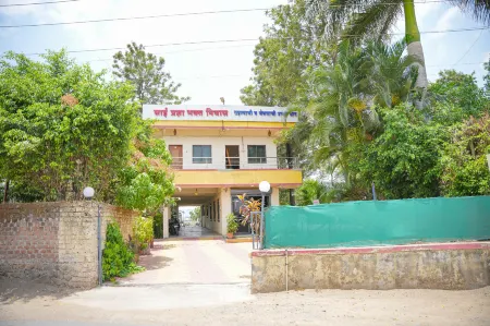 Sai Pradnya Bhakt Niwas Отели в г. Талегаон Дабхейд