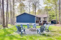 Deck & Community Perks: Bright Pocono Lake Home! - parking