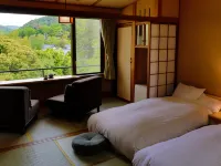 Tatsuta Ryokan Hotel di Izu
