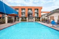 Travelodge Inn & Suites by Wyndham Anaheim on Disneyland Dr - Uima-altaat