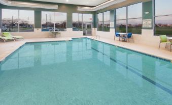 Holiday Inn Express & Suites Sterling Heights-Detroit Area