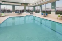 Holiday Inn Express & Suites Sterling Heights-Detroit Area Hotels in Sterling Heights