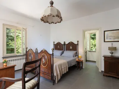 Lucrecia Hotels near Parking Pisa
