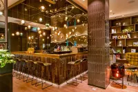 Motel One Salzburg-Süd - С баром