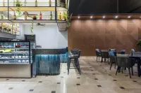 Gamboa Rainforest Reserve - bars