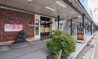 1. Hotel Si..
