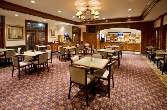 Holiday Inn & Suites DALLAS-ADDISON by IHG