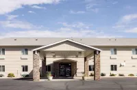 Quality Inn & Suites Watertown Near Prairie Lakes Ice Arena - Pools