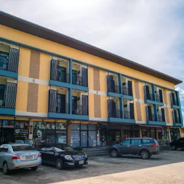 Petch Ranong at Town