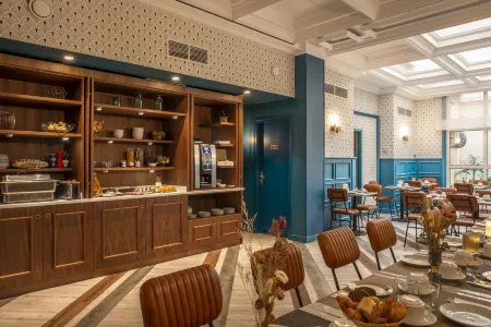 Hôtel le Bristol Отели рядом с достопримечательностью «Папский дворец»