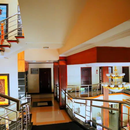 Hotel Vels Court