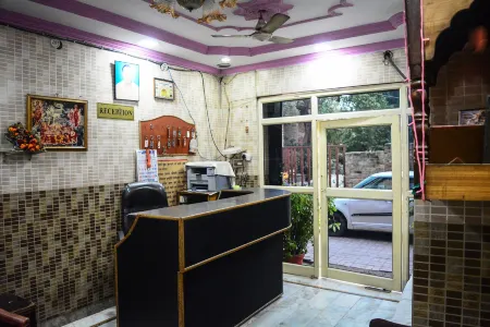 Kumar Hotel Отели рядом со станцией Charbagh Railway Station