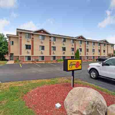 Super 8 by Wyndham Kenosha/Pleasant Prairie Hotel Exterior