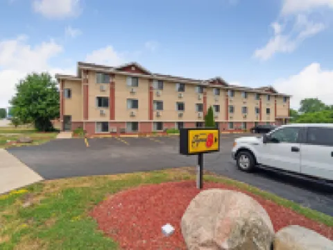 Super 8 by Wyndham Kenosha/Pleasant Prairie Hotel di Kenosha