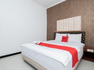 RedDoorz Near Bukit Darmo Golf