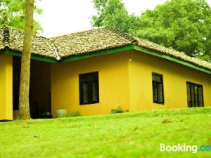 Charming & Historical 3-Bed Bungalow in Hikkaduwa