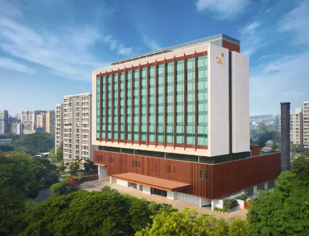 Taj the Trees, Mumbai Отели рядом с достопримечательностью «Paras Dham Temple»