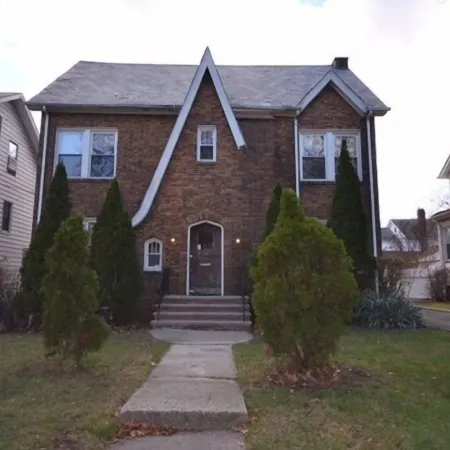 Newark Hansbury Multi Level House