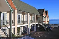 Colonial Lodge Motel Hotel dekat JT Design