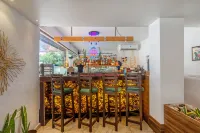 ทรีโบ ซันเฮดส์ - ที่มีบาร์
