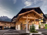 Waidringer Hof 4 Sterne Superior - parking