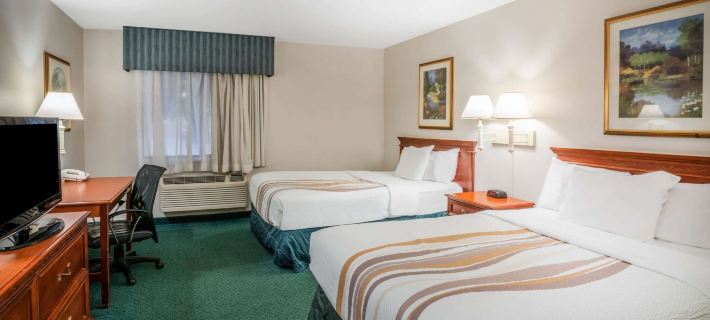 La Quinta Inn & Suites by Wyndham Nashville Franklin Hotels in Williamson County
